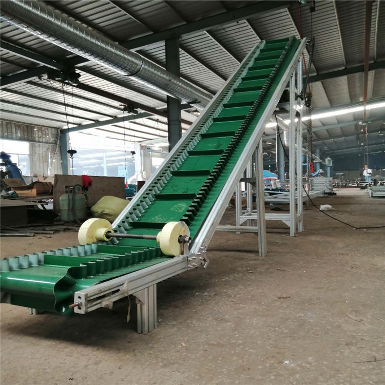 南通Z型裙邊皮帶輸送機(jī)定制-化工食品行業(yè)大傾角上料解決方案